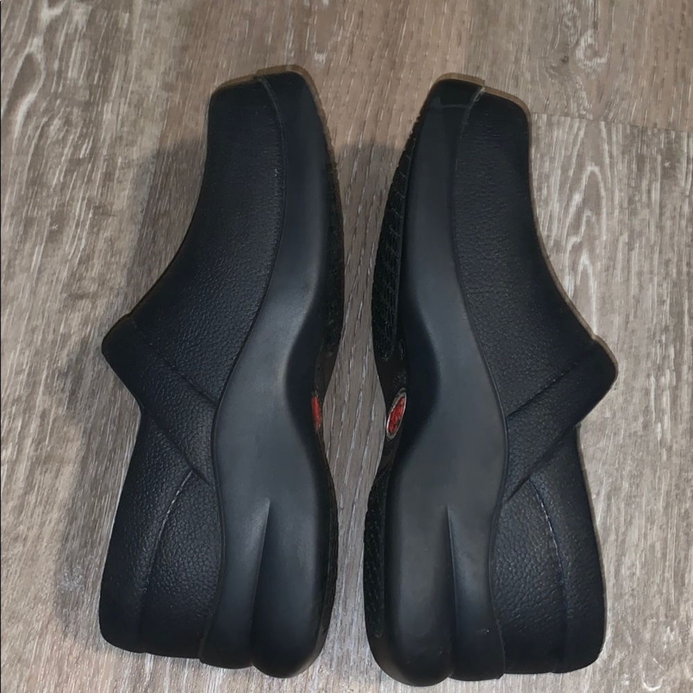 KLOGS size 5 navy blue shoes!